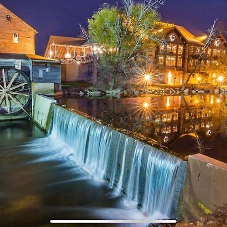 Luxury Condo In The Heart Of ピジョンフォージ エクステリア 写真